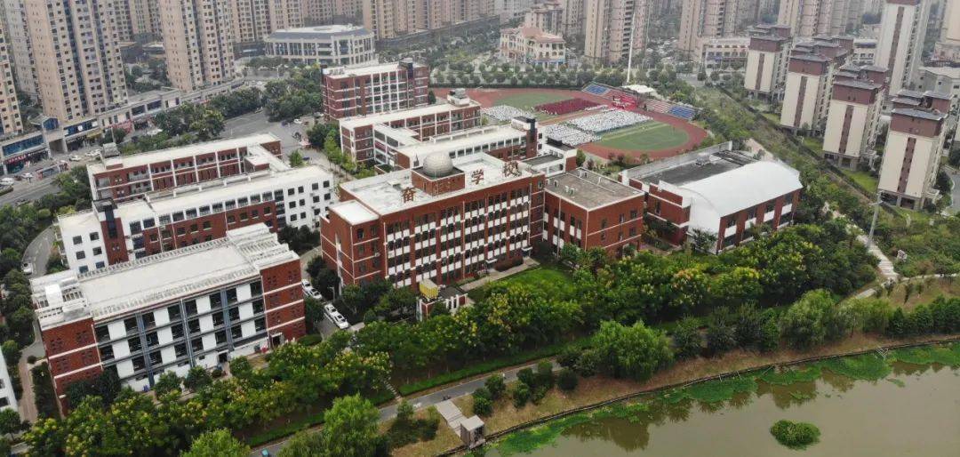 奋飞学校诚聘语文政史教师即日可报名