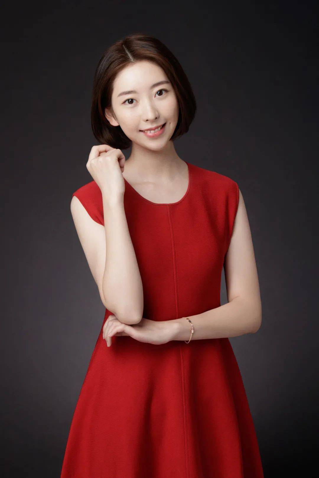 毕业于中国戏曲学院,师从王志怡,杨秋玲,韩冬青,谢锐青,张晶等.