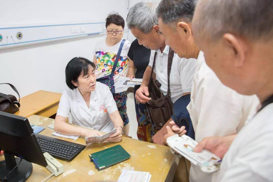 在治疗疾病的同时,内分泌科非常重视糖尿病的跟踪,随访,和糖尿病的