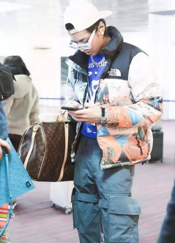 夏天"全员恶人",这个冬天「北面校服」助你成为时尚达人~_雪山