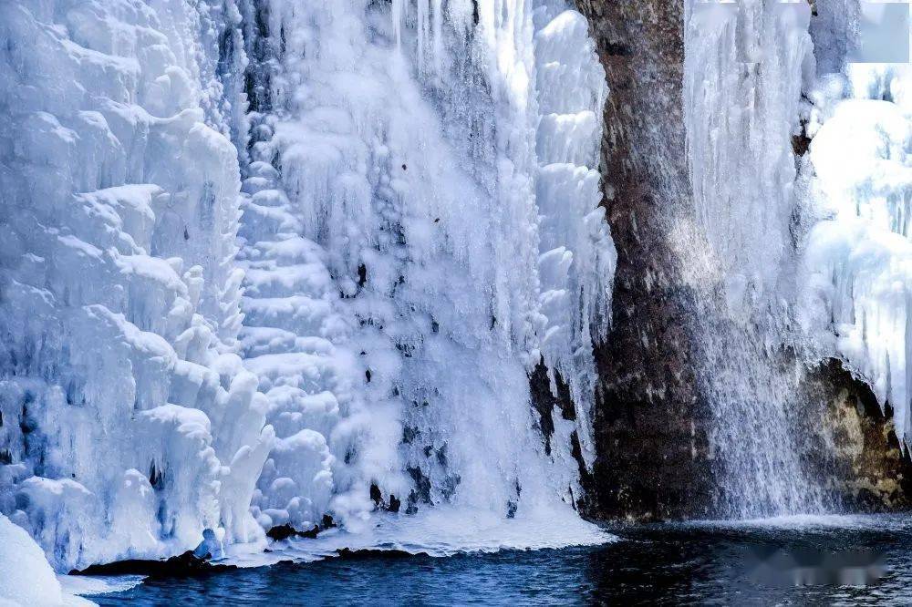 贡嘎山冰川瀑布图片