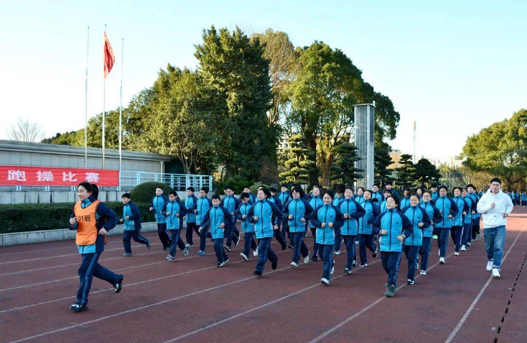 高风中学初中部举行迎新跑操比赛