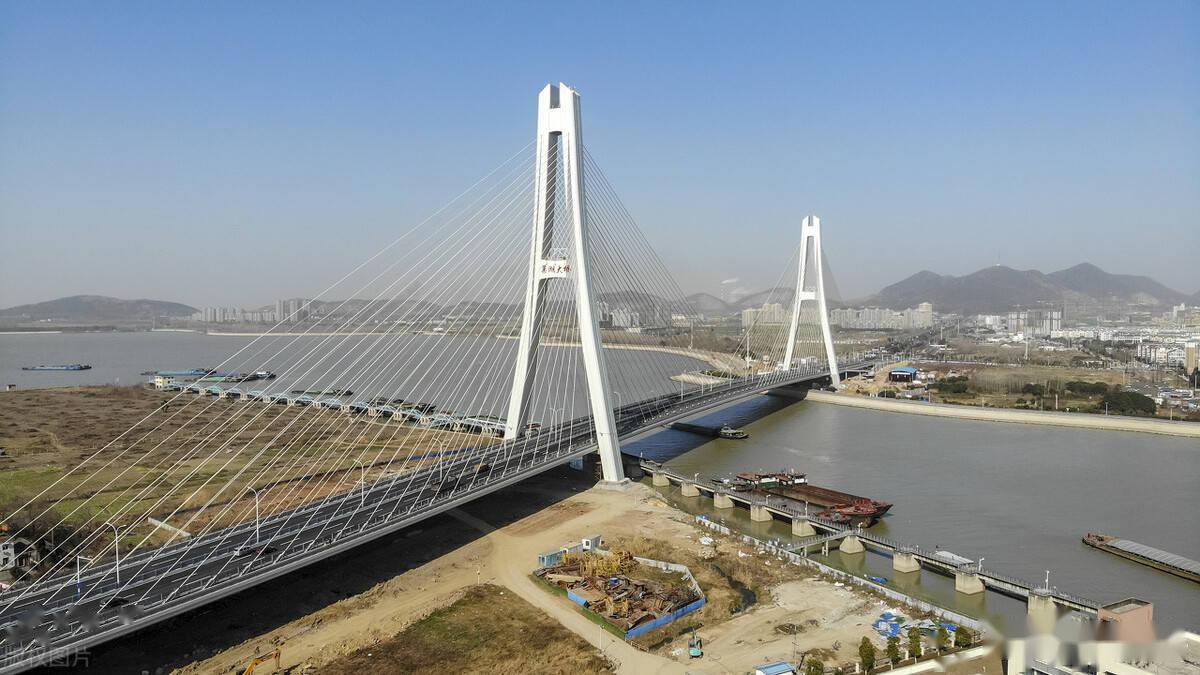 安徽合肥跨度最大的斜拉桥通车了