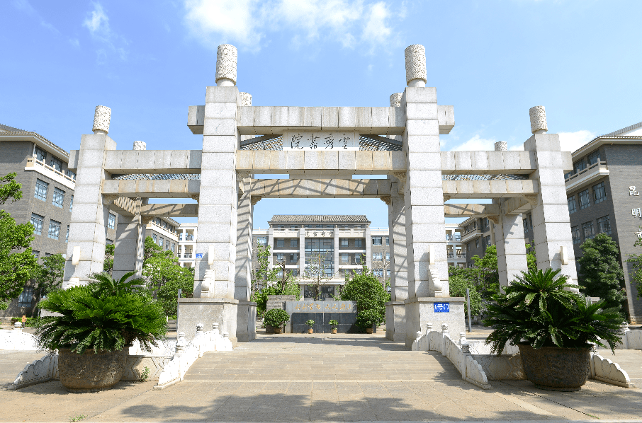 滇之云秀,在于官渡,乃壮志凌云,钟灵毓秀之一中也.