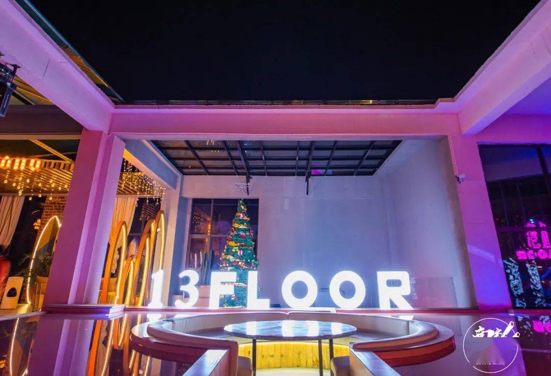 9抵200!南充惊现空中酒吧,360°观夜景,超燃live就在这.