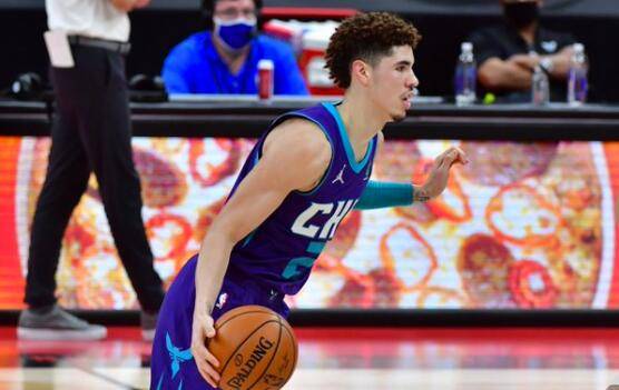 三球连续7场替补砍5 篮板5 助攻,创了纪录