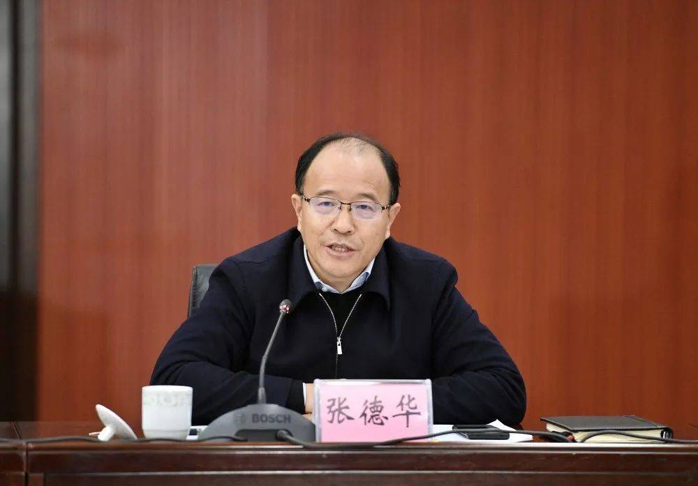 张德华表示,玉溪将在交通建设,环湖生态移民安置,高原特色农业,城市