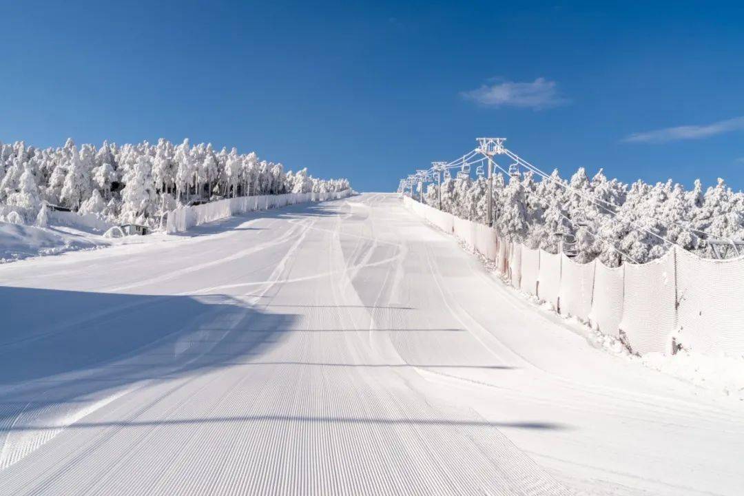 玉舍雪山高级雪道寻找自由飞翔的"高手"!_滑雪场