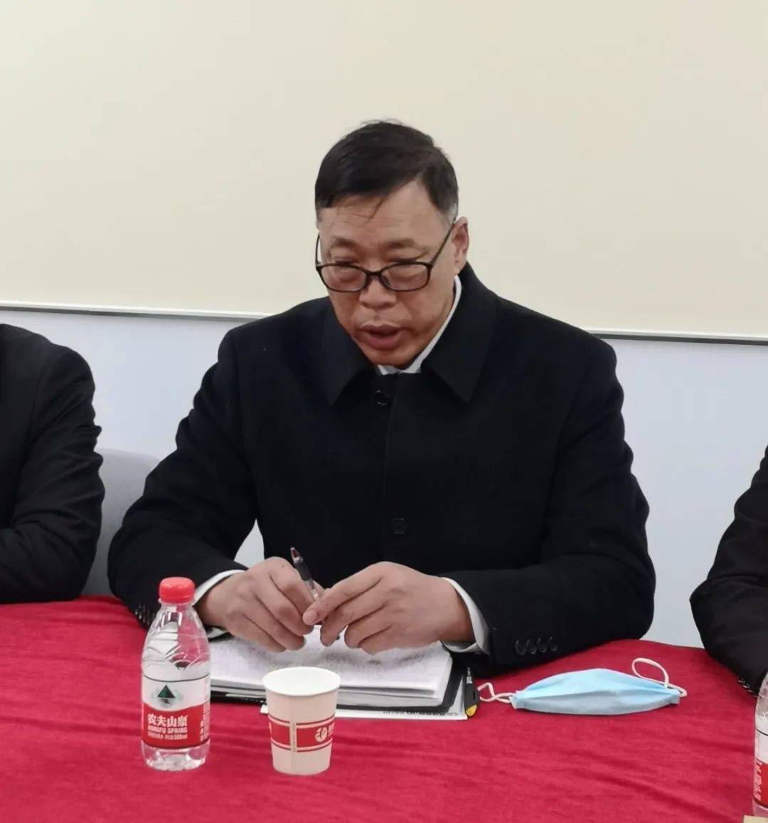 中午,检查小组在陈中数理化裕鸿校区召开现场会议,对校区防疫工作做出