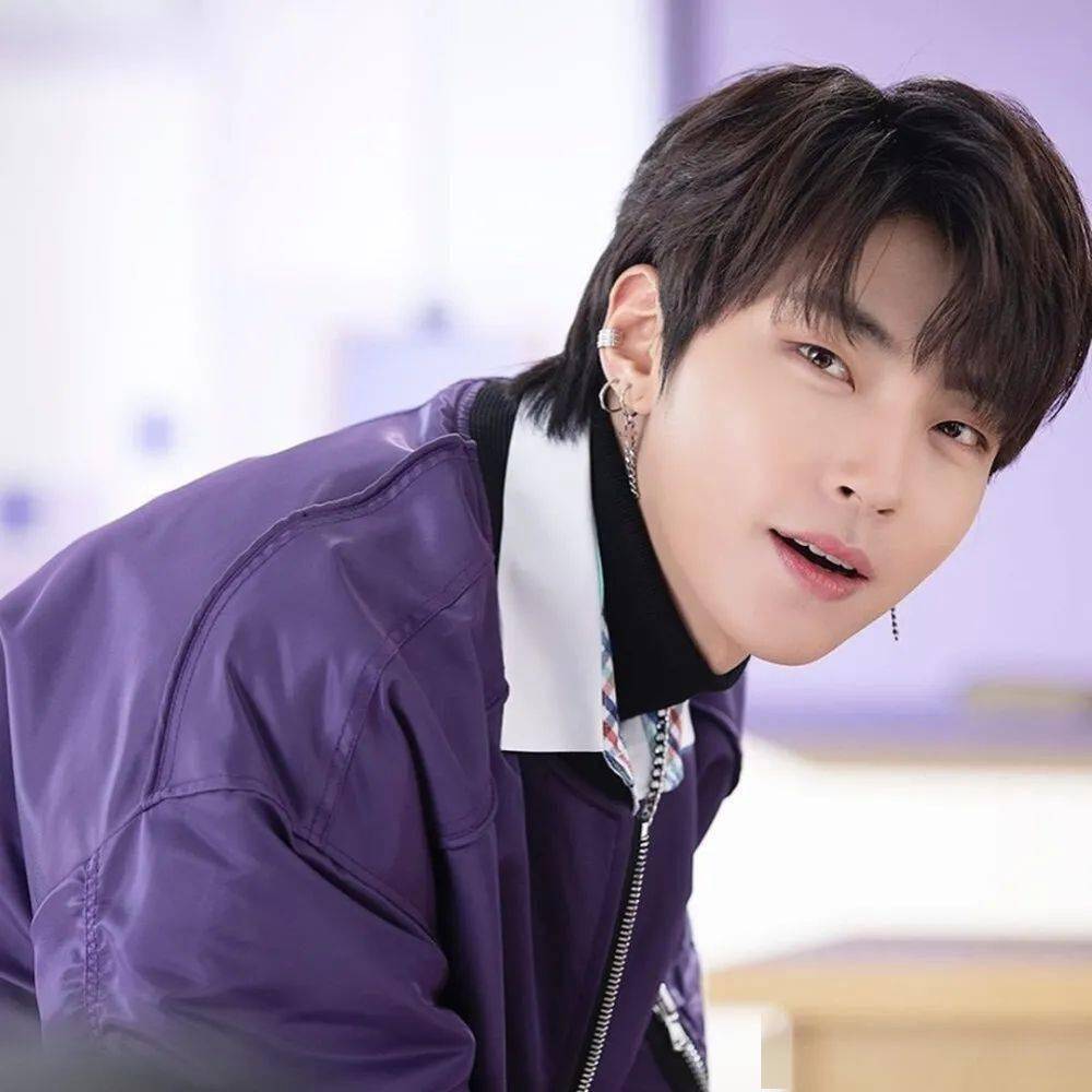 手机壁纸黄寅烨