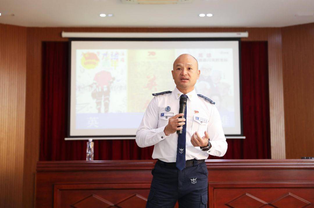 香港光头警长刘sir图片