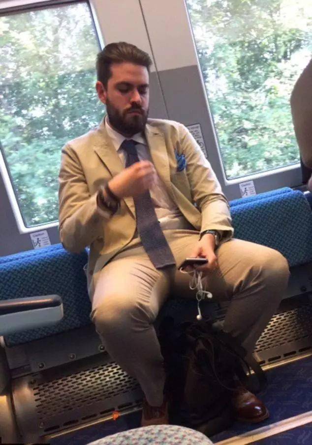 线路分类例如"手臂健壮""胡子型男""长得帅""西装革履"……网站还会