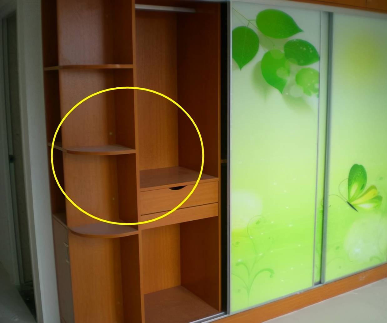 衣柜转角做弧形设计既不实用也不美观千万不要这样设计