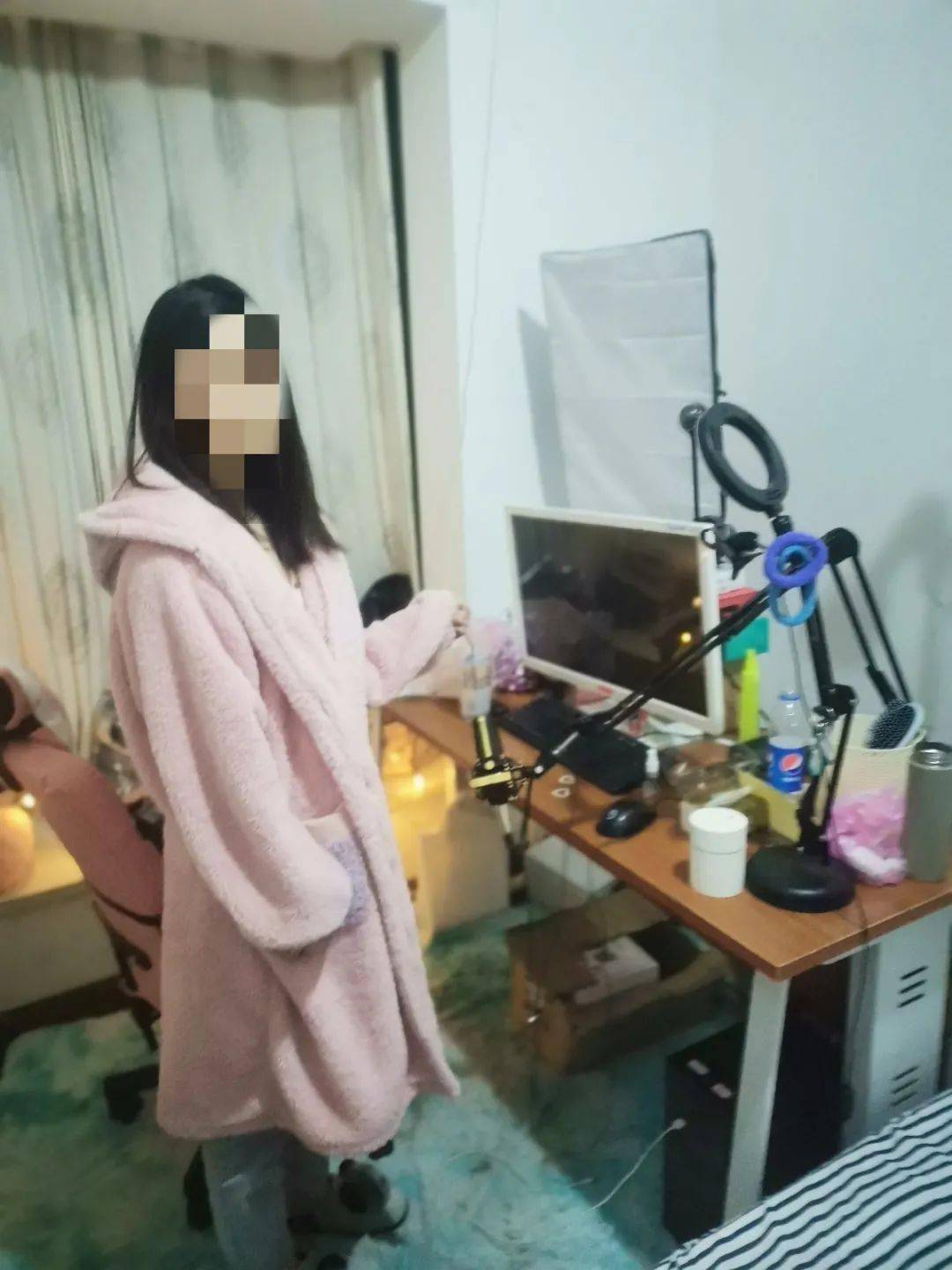 实施电信诈骗团伙,该团伙通过技术人员研发直播平台,招募代理,主播,以