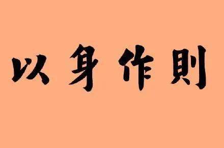 以身作则,身体力行,夫妻相互约定,谁都不能把手机带进卧室.