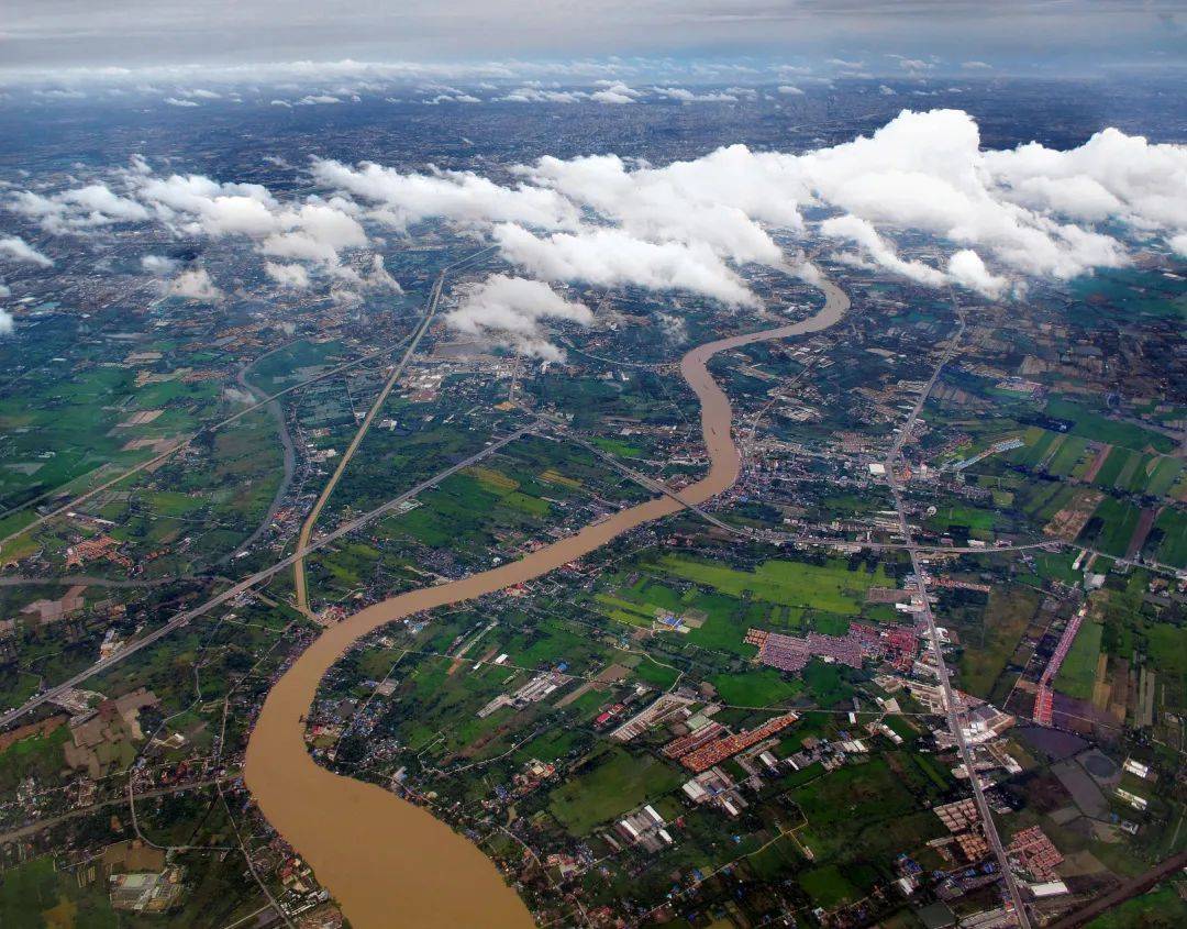 湄南河与昭披耶河图片