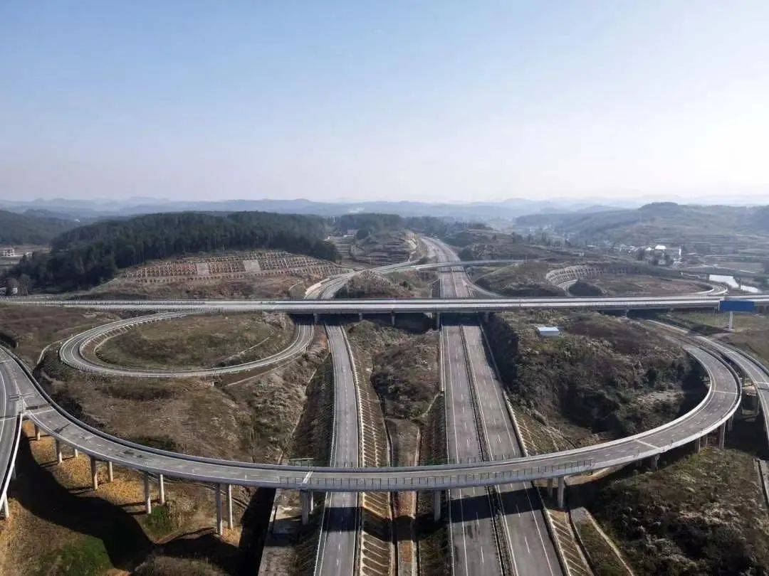 通车在即遵义至余庆高速公路全线贯通