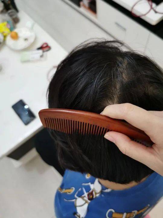 孝从头开始——衡水一中高一6部开展"我为父母梳个头"主题活动