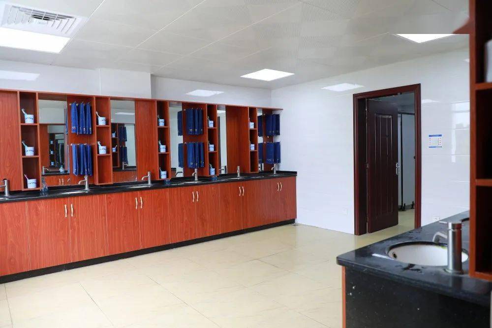 健身房6个功能为一体的融合式,开放式场所△队站办公区,学习室△消防