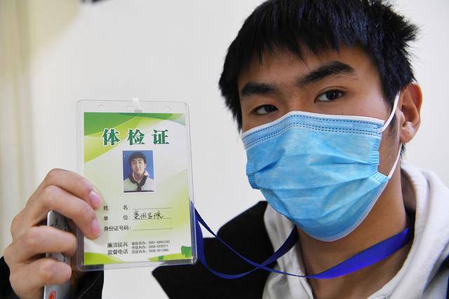 安徽亳州:应征大学生进行春季征兵体检