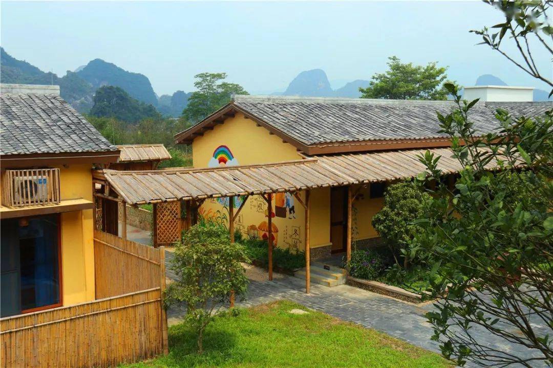 峰林小镇民宿群,隐于峰林.