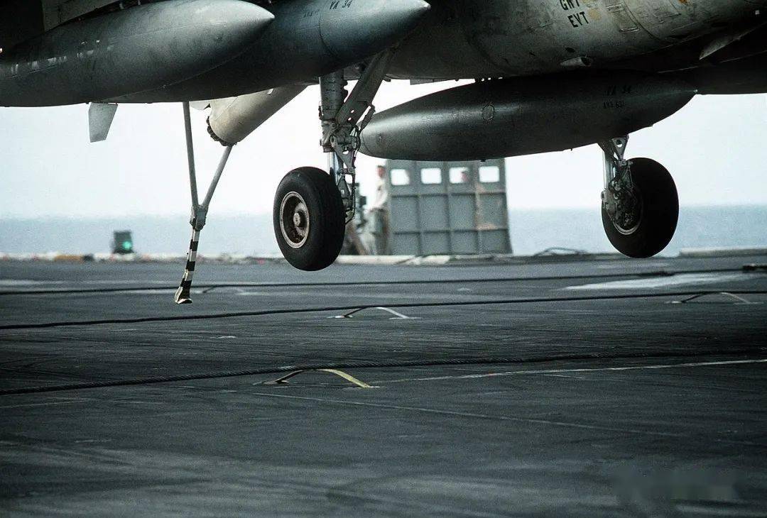 全世界最贵的绳,一根150万美元,阻拦索制造到底难在哪?