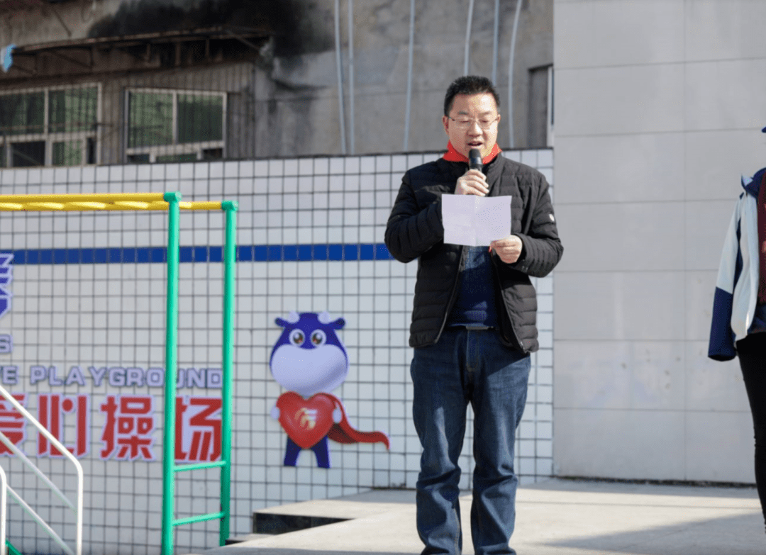 广发证券爱心操场公益行动捐赠仪式在乐至县蟠龙镇中心小学顺利落成.