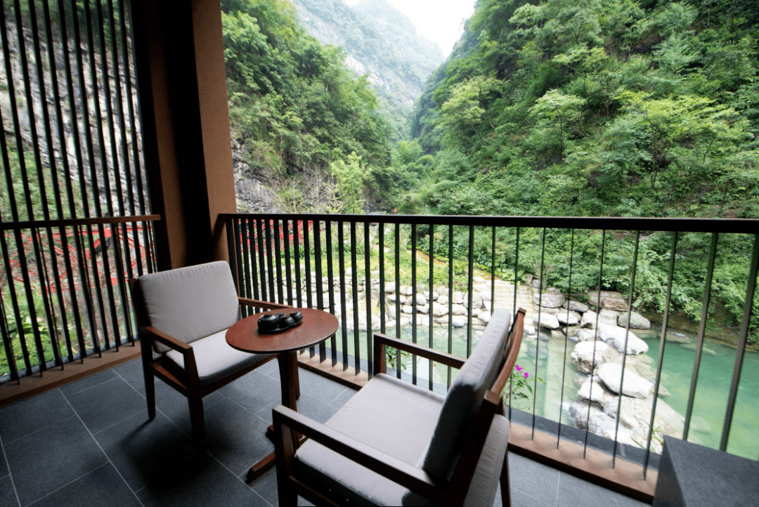 深山之处是"朴乡",在重庆卧龙潭寻一处温泉秘境_金佛山