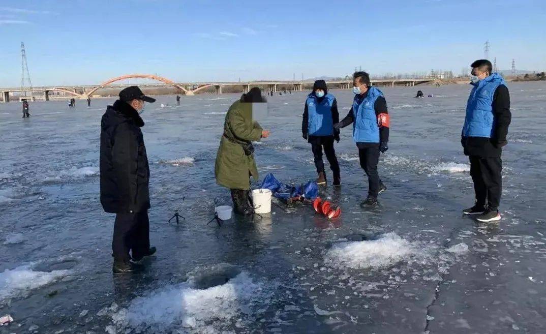 直击顺义执法人员密集行动，硬核应对冰钓、滑冰增多