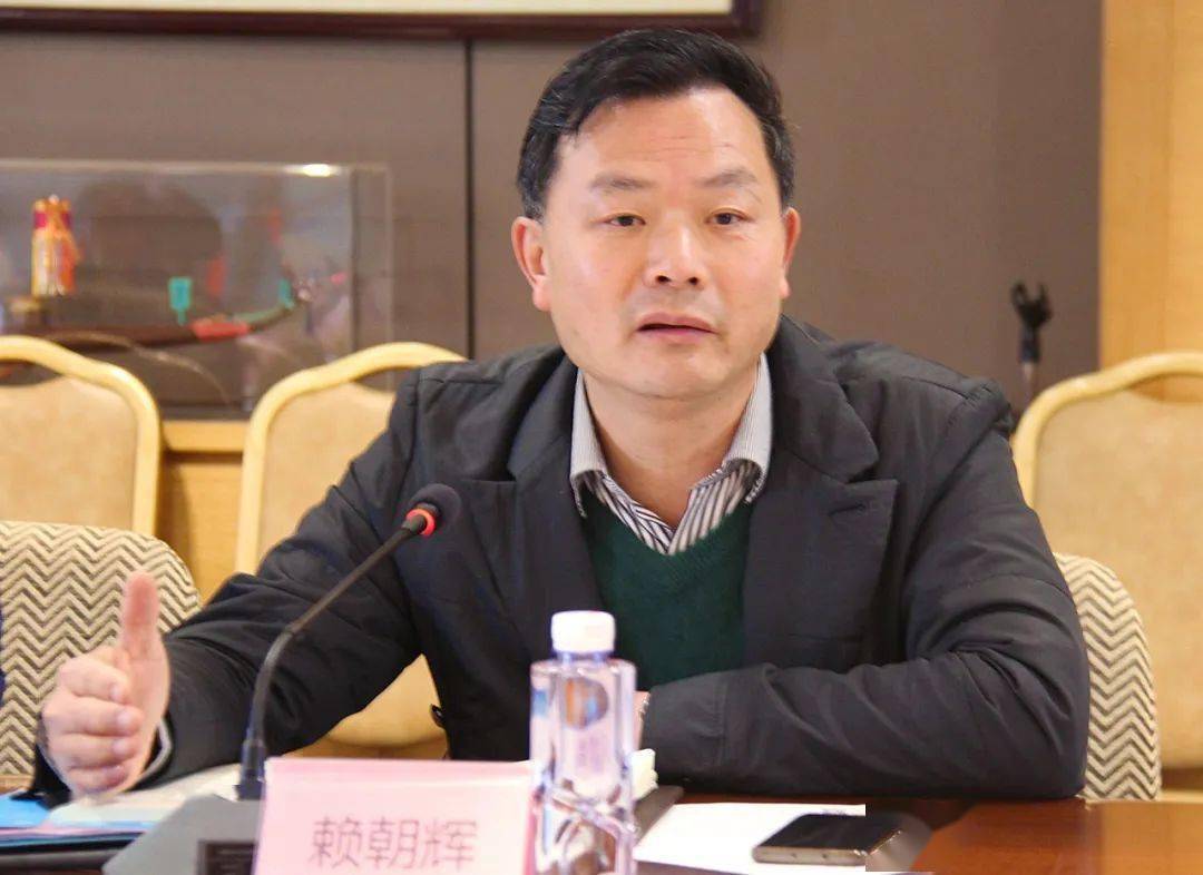 最后,党委副书记赖朝辉对本次会议高质量发展会议作总结性发言,他指出