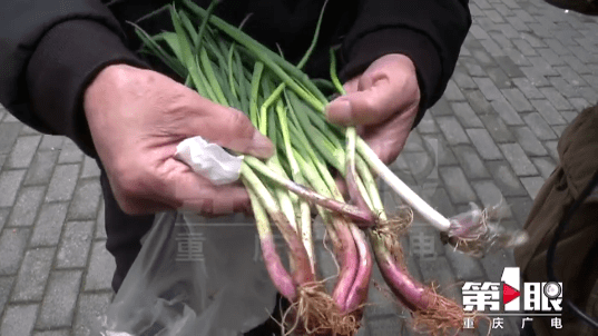 小葱会脱色市民买到蓝色葱