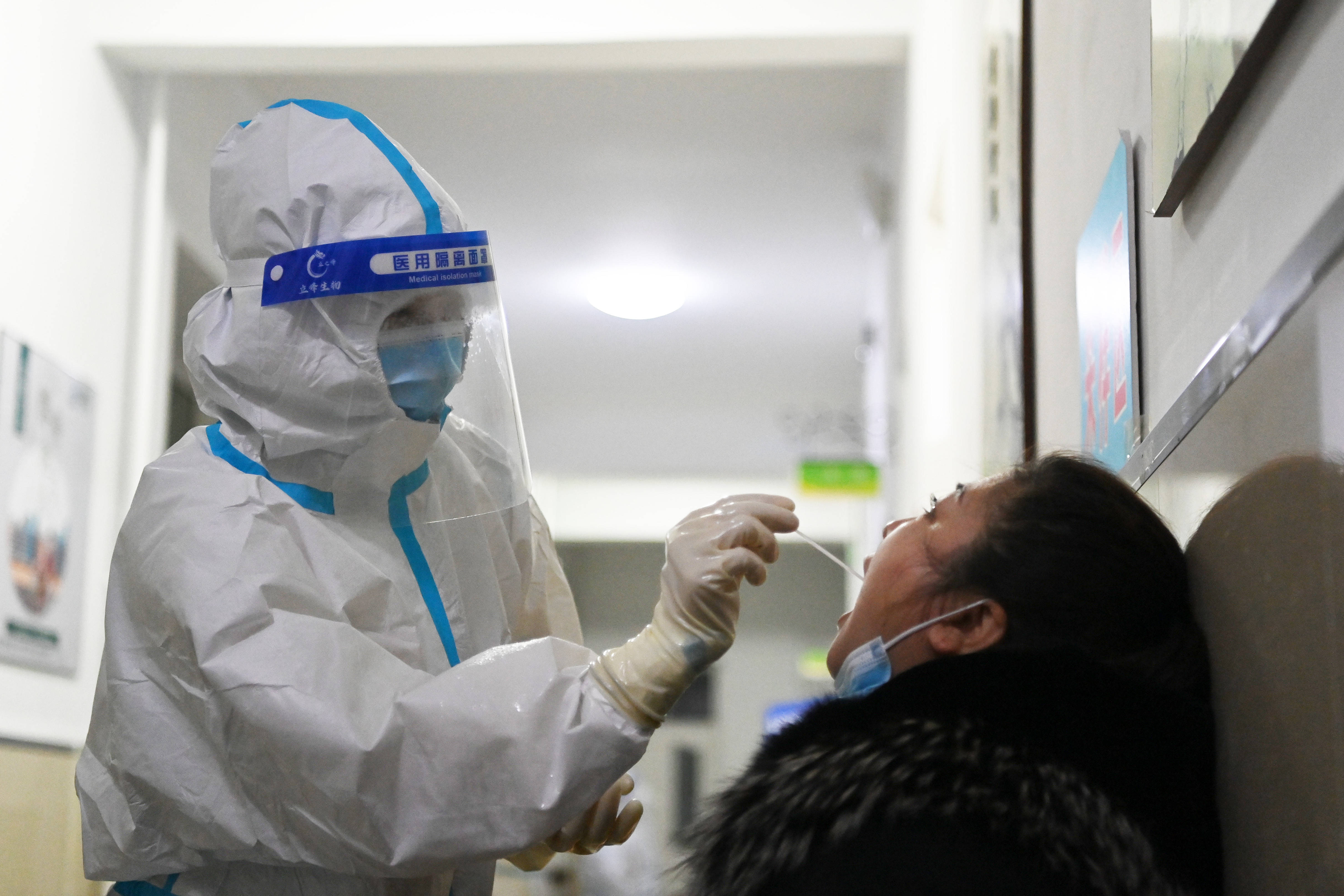 新华社照片,哈尔滨,2021年1月22日哈尔滨有序组织市民进行核酸检测1月