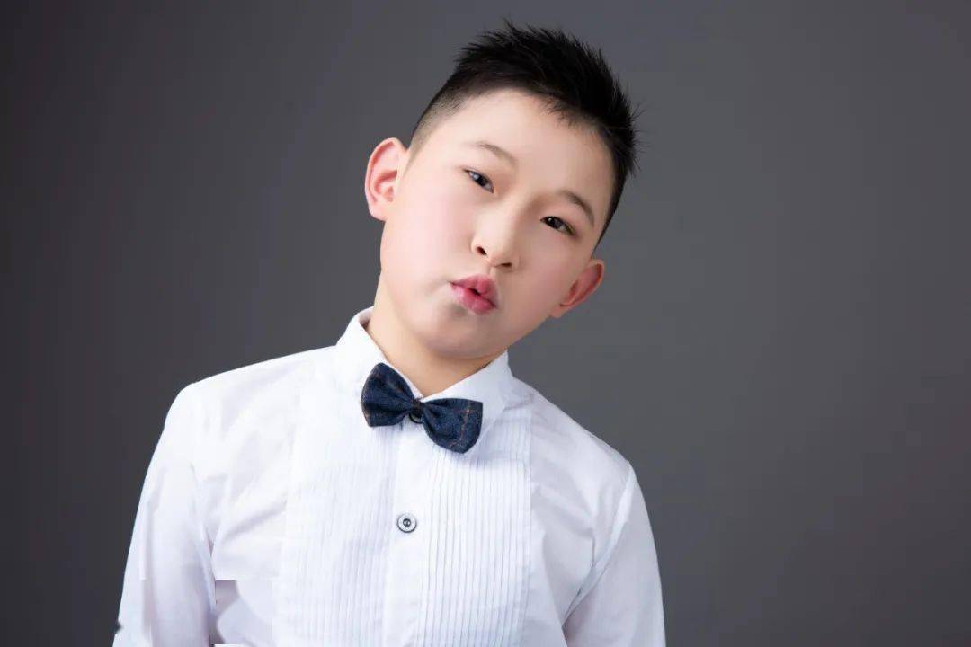 江苏影视超级星达人春节大联欢小主持罗浩宇