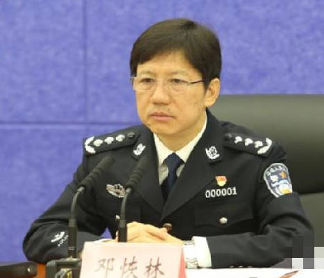 重庆公安原局长邓恢林涉嫌受贿被批捕，被批妄议中央大政方针插图