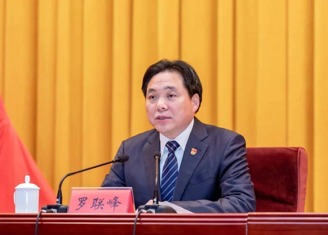 竞进提质勇当标杆开创新局我市召开市委九届八次全