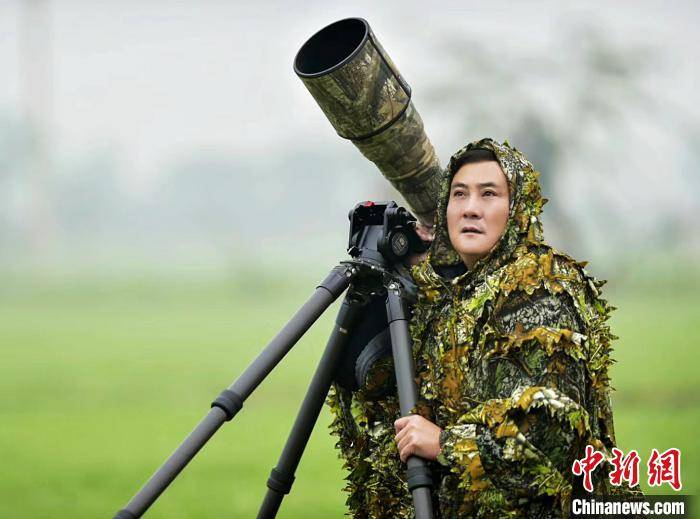 57岁"拍鸟侠"艾雅康