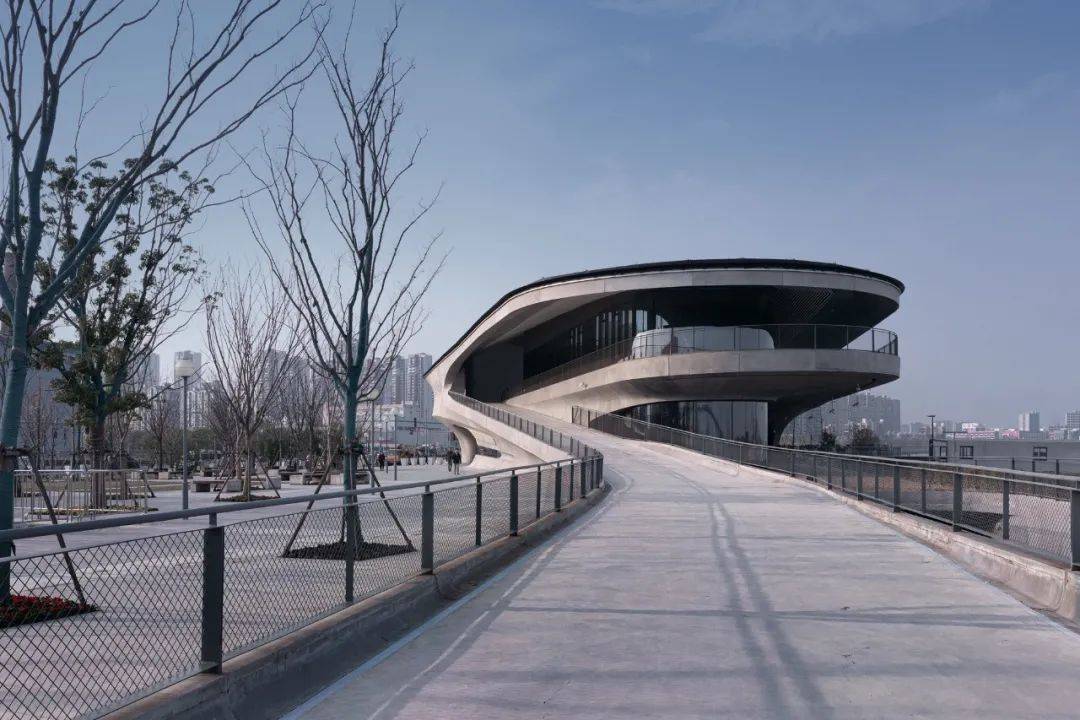 三港线"港口渡口"作为黄浦江贯通工程南段的重要空间节点,是首次将