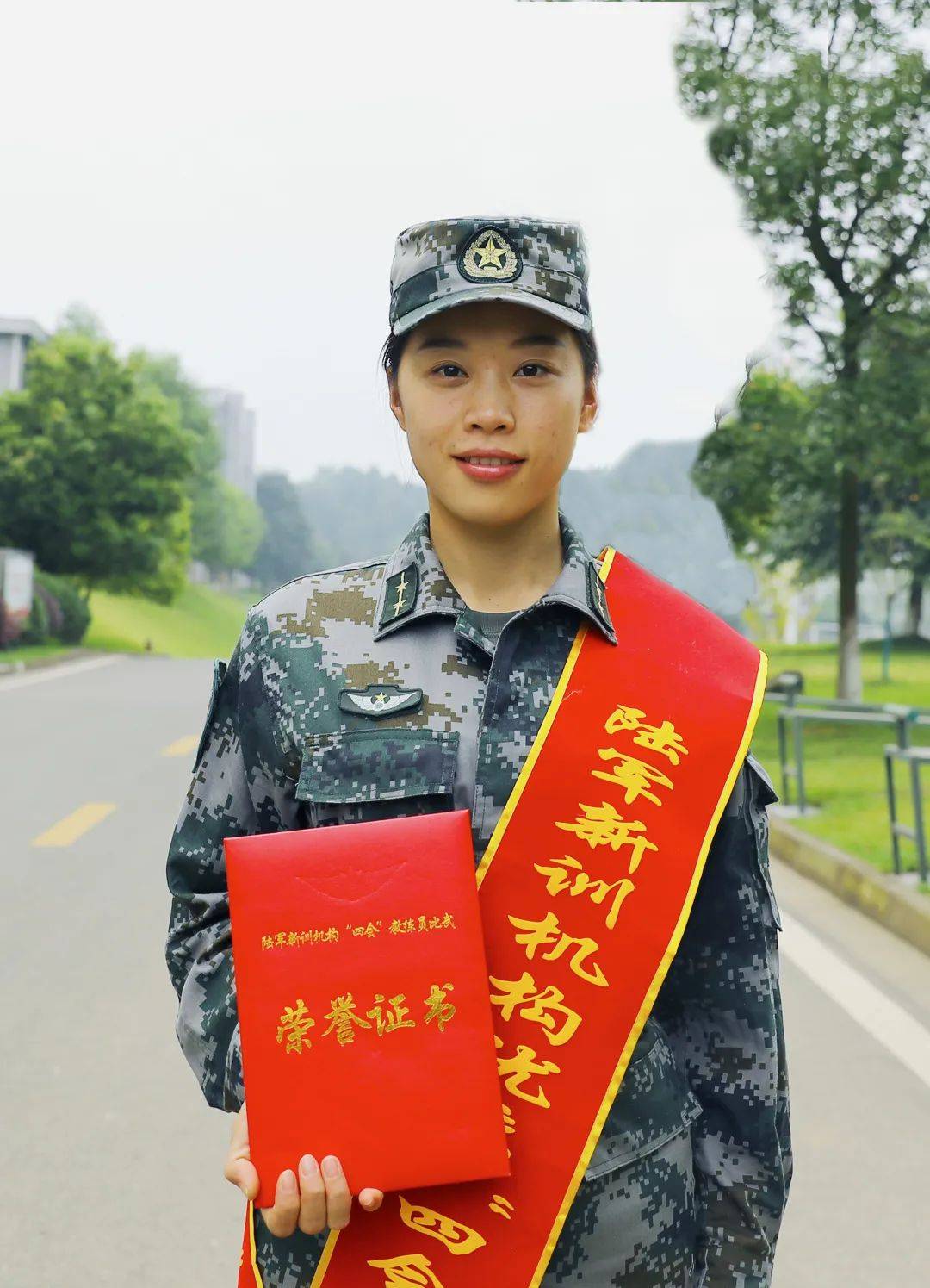 硬核6块腹肌的衢州籍女排长二等功