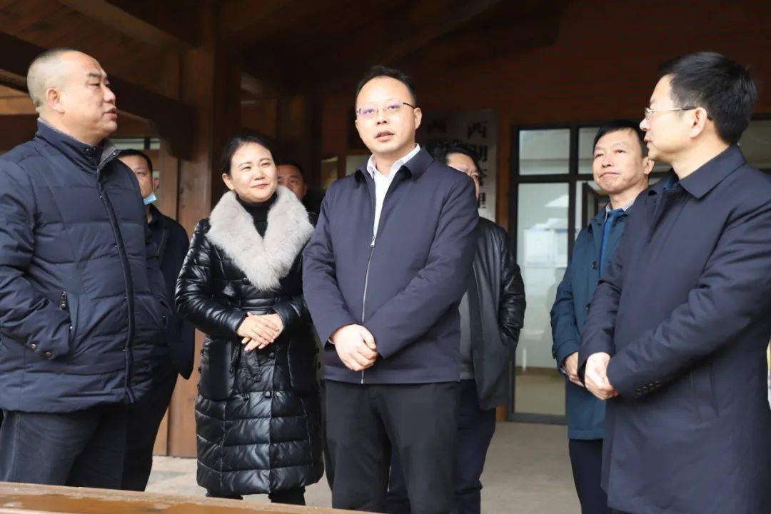 安化县委书记刘勇会到西湖考察慰问