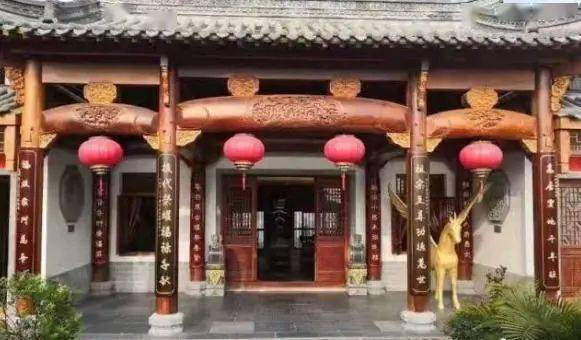 高楼惊现空中“皇宫”被无人机拍下 内景曝光令人咋舌（图）