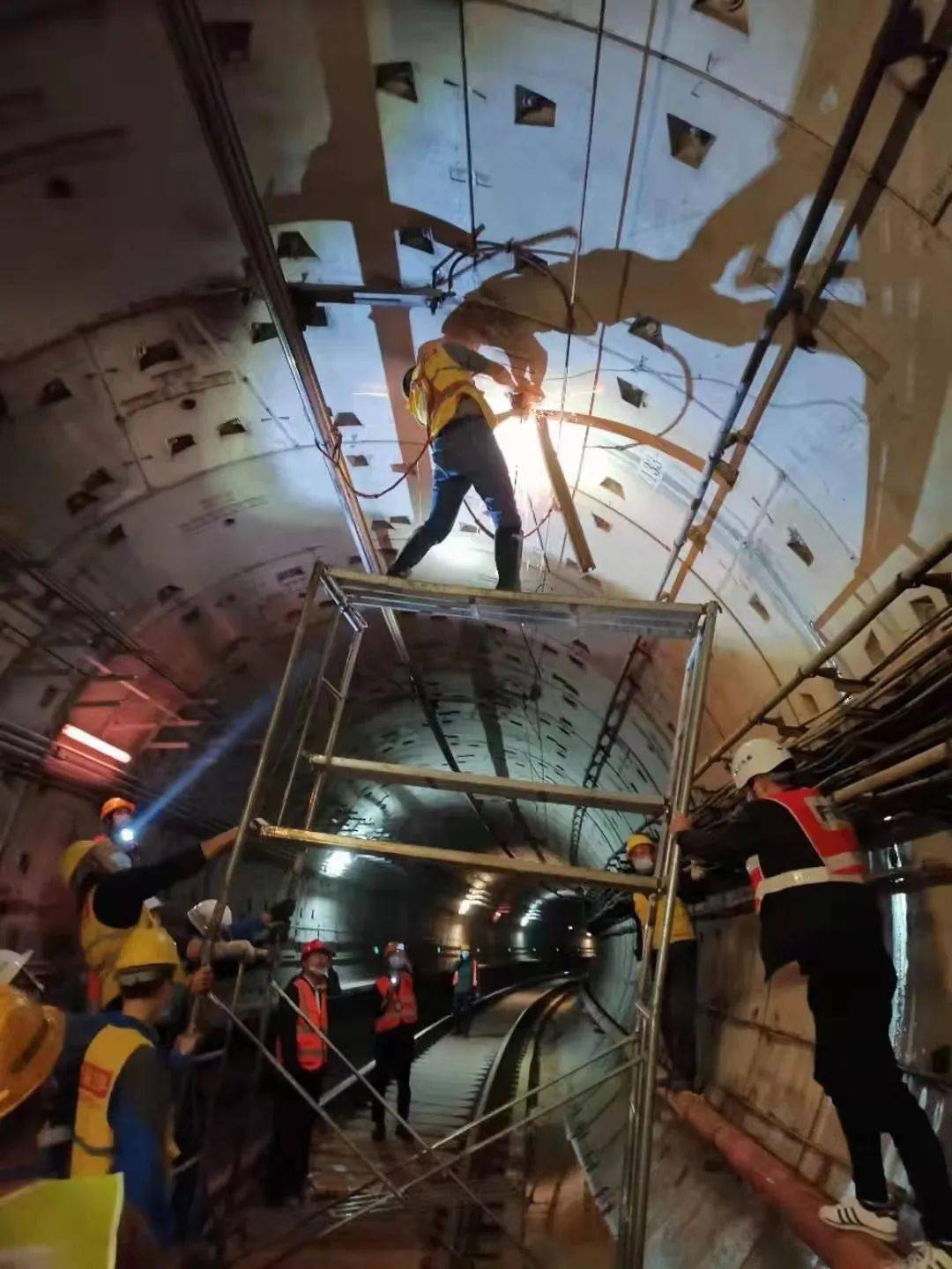 钻头击穿南宁地铁1号线隧道,与列车擦碰!涉案企业被罚50万元