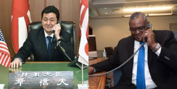 资料图:日本防卫相岸信夫(左)美国拜登政府新任国防部长劳埃德