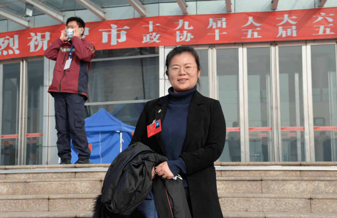 菏泽市政协委员单玲在接受采访时表示,近年来食品安全问题是群众普遍