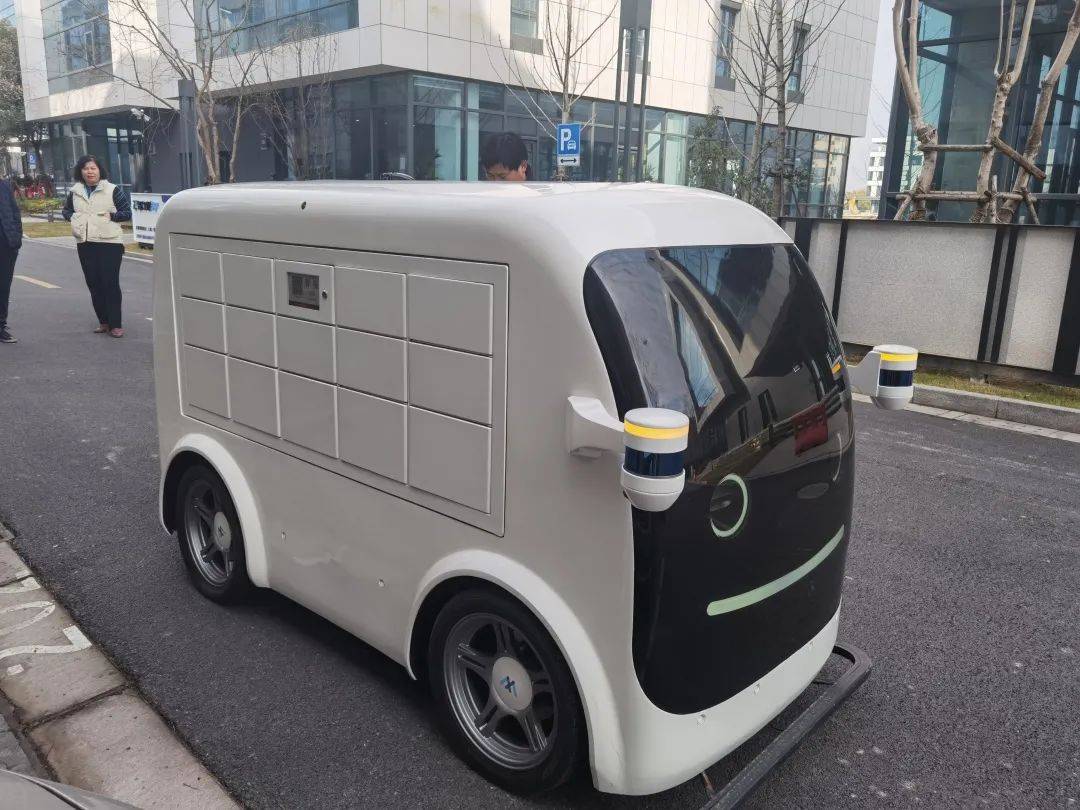 科技助力无接触配送,无人车"配送员"可可爱爱