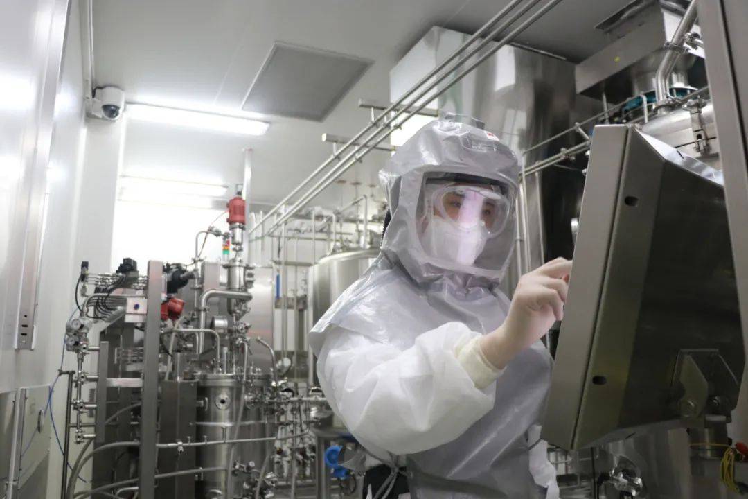 关切|中国新冠疫苗安全吗？有效吗？够用吗？最早“以身试药”的权威专家回应公众关切