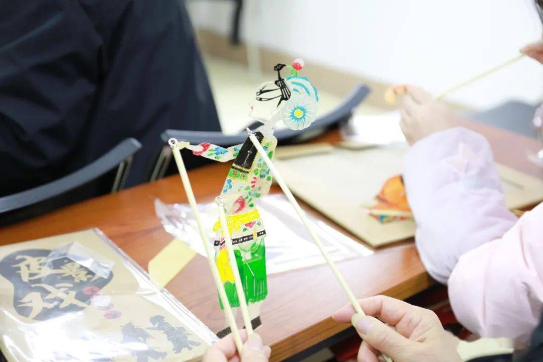 小小少年,皮影戏演得真"老巨"!_组装