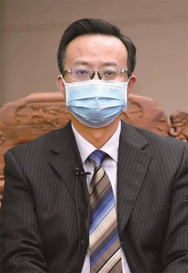 省政协委员,郴州职业技术学院院长李波勇省政协委员,湖南师范大学教授