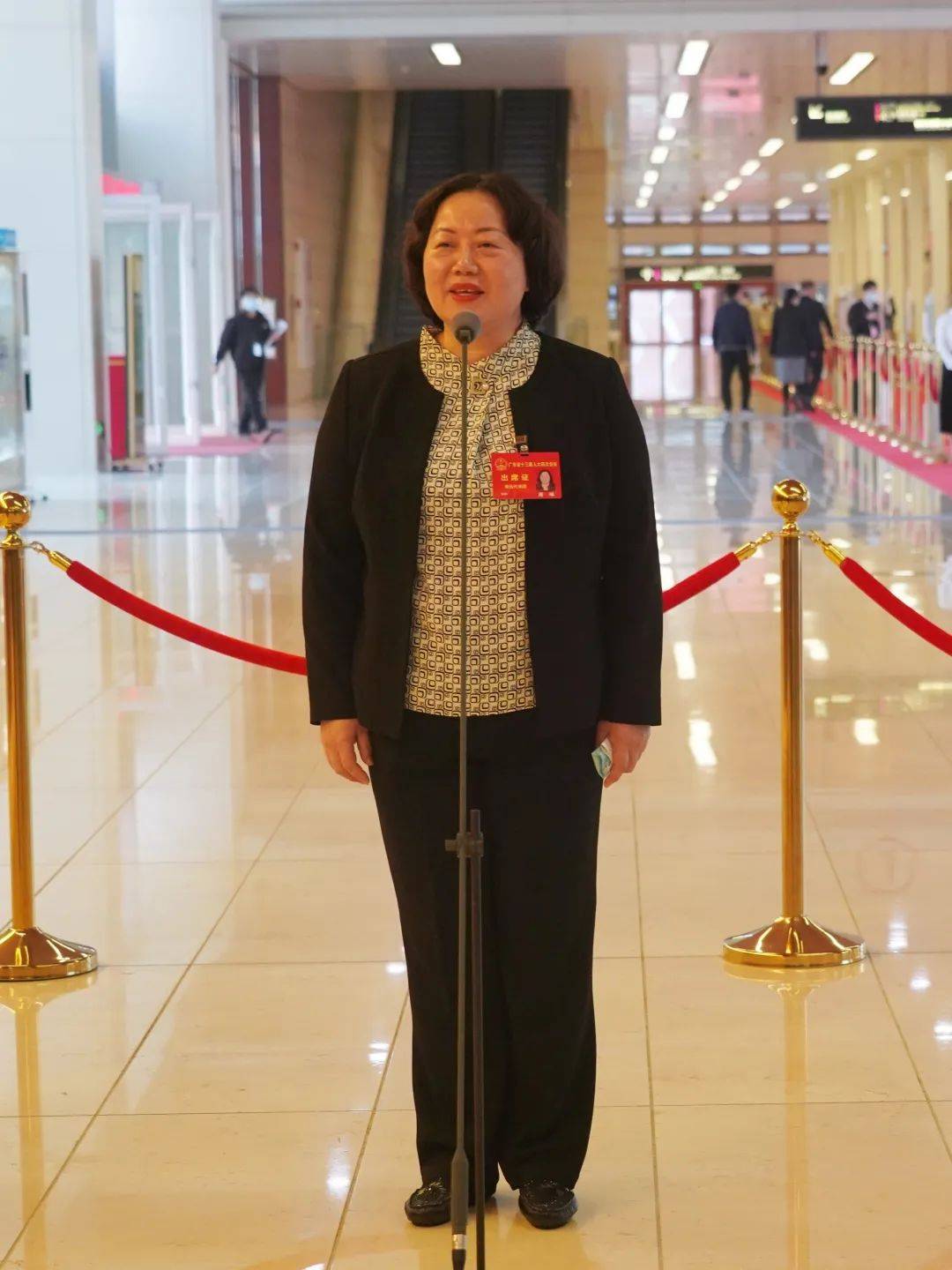 【聚焦省人代会】战"疫"巾帼英雄周琳亮相省人代会"代表通道"