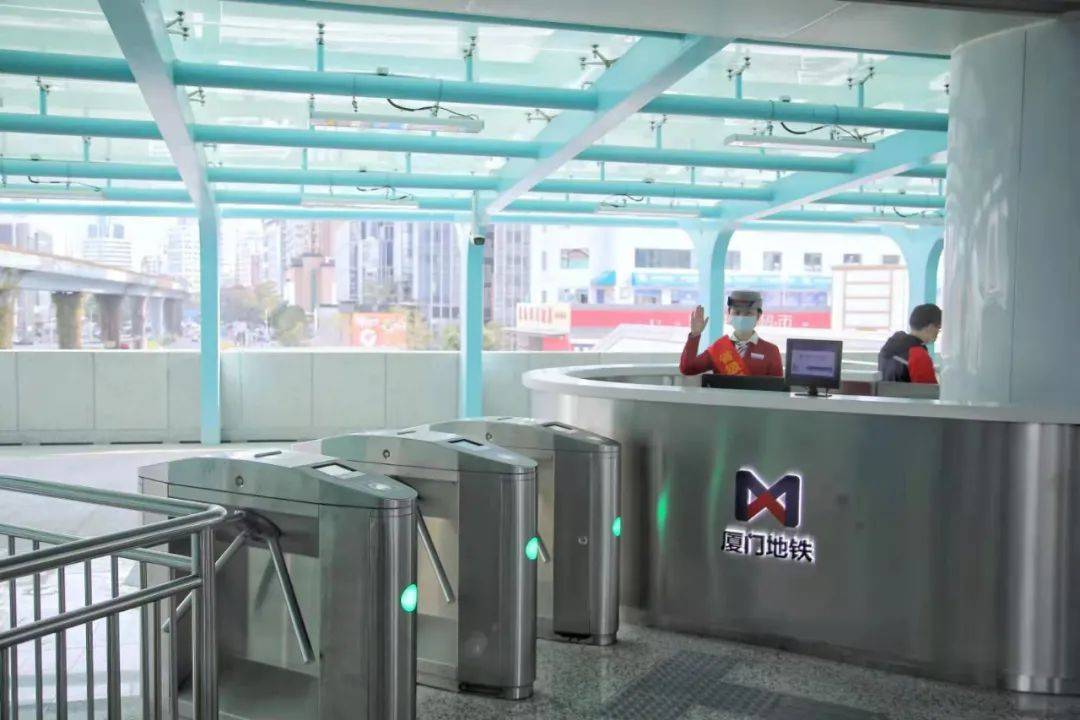 厦门火车站新增高颜值换乘点,地铁brt动车公交一体换乘!