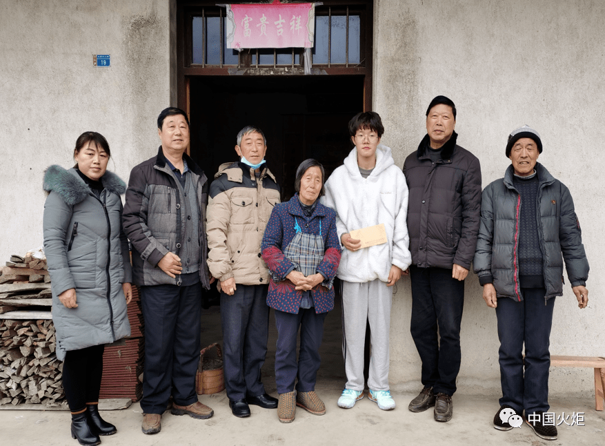 1月26日,三門縣關工委主任李其明一行深入革命老區亭旁鎮桃山村,亭